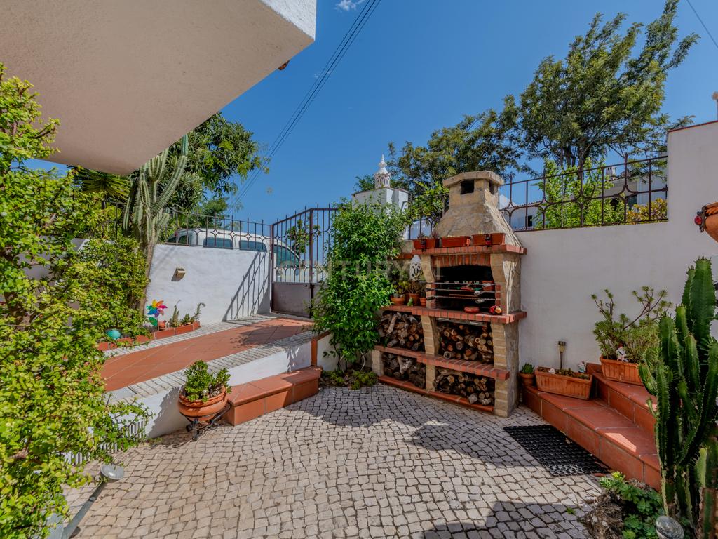 Moradia em Banda T3 com Garagem e Logradouro – Torraltinha, Lagos - Image 2