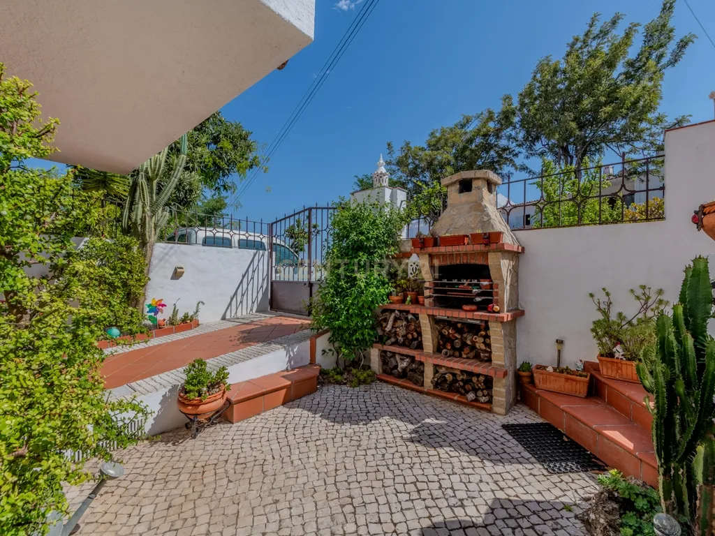 Moradia em Banda T3 com Garagem e Logradouro – Torraltinha, Lagos - Image 2