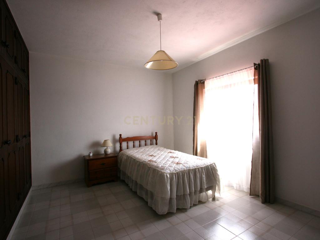 Propriedade de estilo tradicional T3+1, anexo e lote de 8080 m2 em Portela, São Bartolomeu de Messines - Image 25