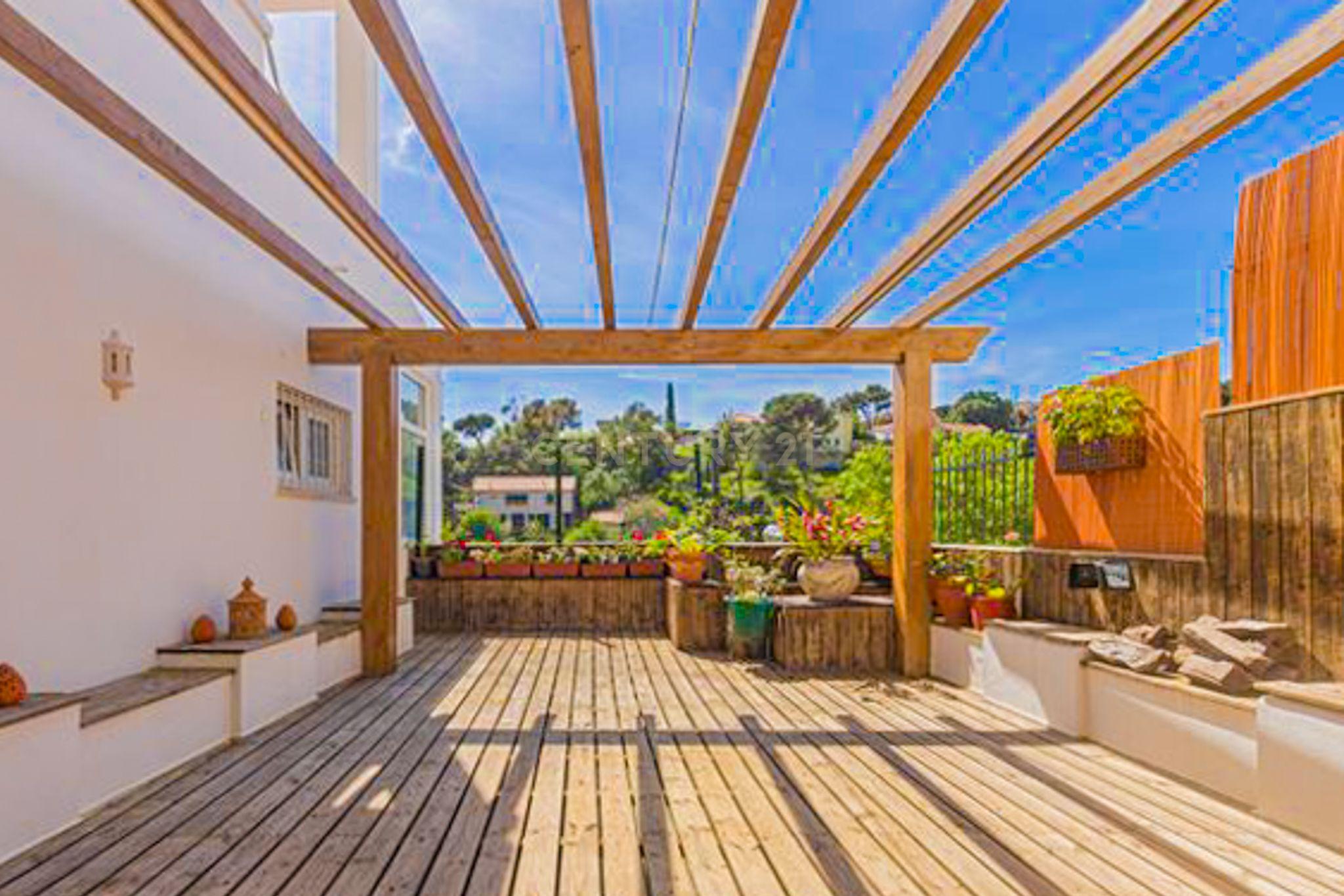 Apartamento T3+1 duplex com terraço no coração de Cascais - Image 2