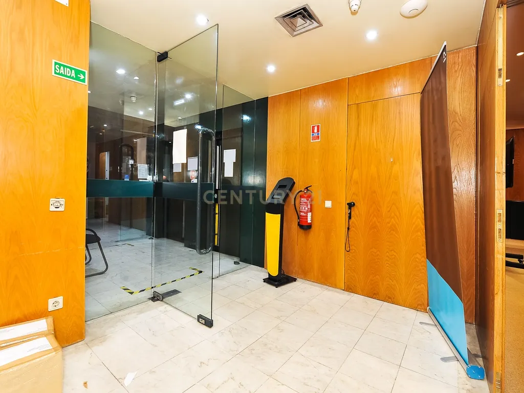 Edifício Areeiro de 2.230m2 P/ Residência Universitário C/ Projeto Aprovado - Image 4