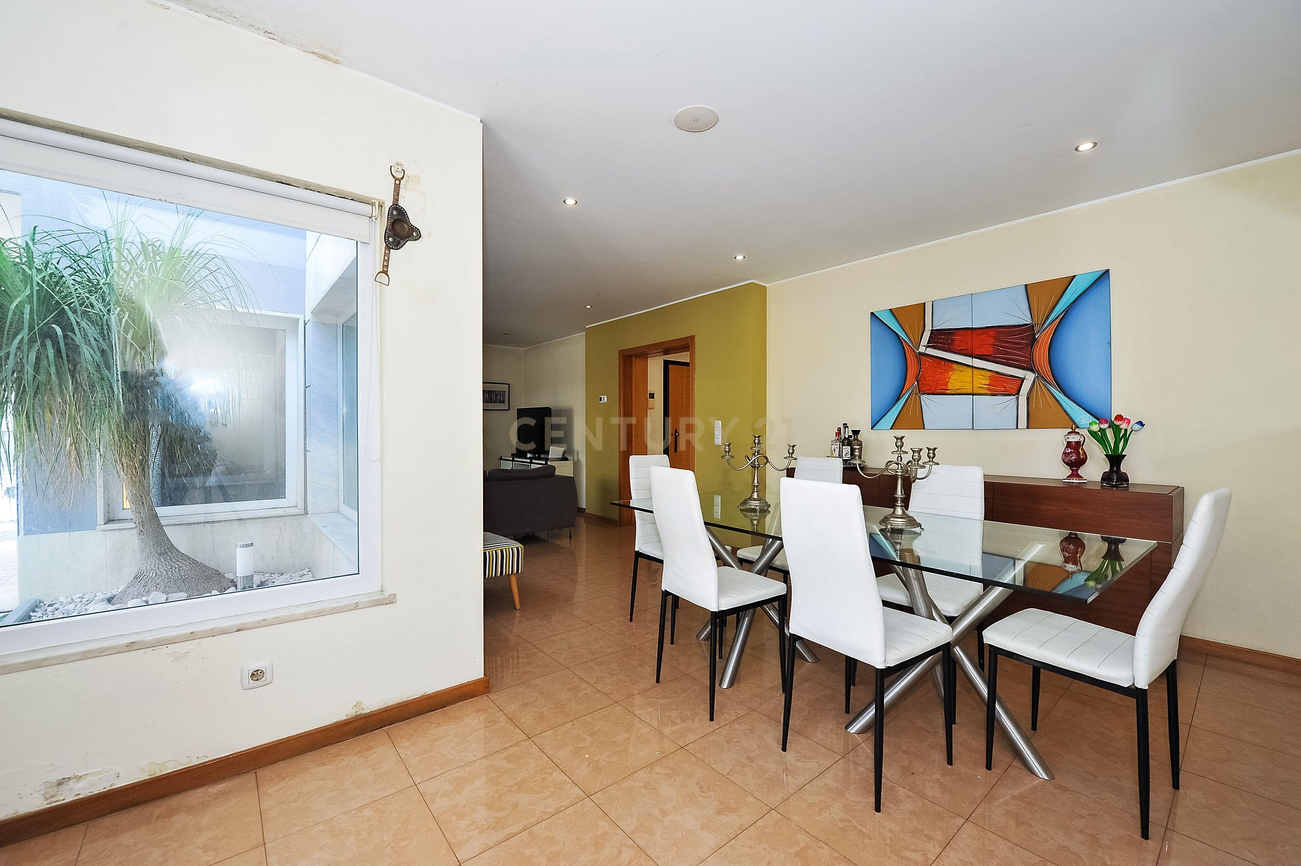 Moradia Isolada T4 Piscina e Cave - Image 13