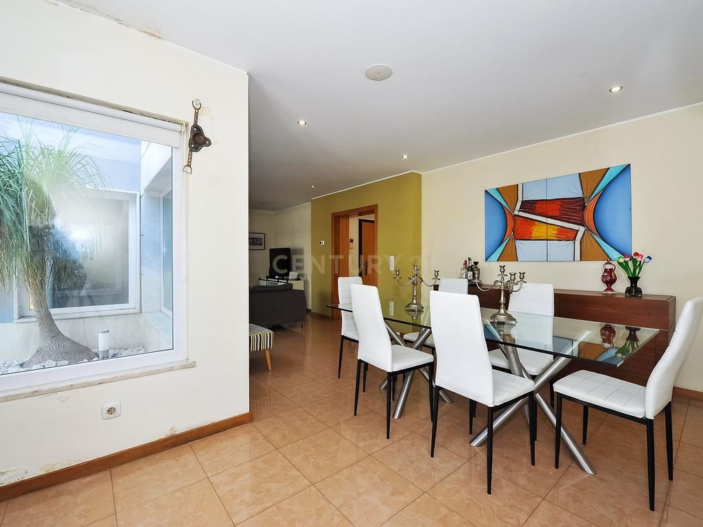 Moradia Isolada T4 Piscina e Cave - Image 13