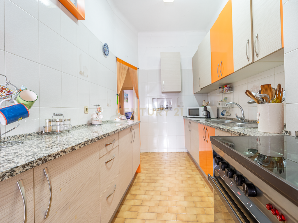 T4 em Arroios para remodelação com vista sobre Lisboa - Lisboa - Image 6