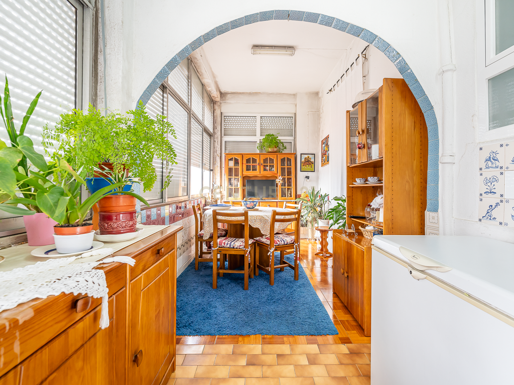 T4 em Arroios para remodelação com vista sobre Lisboa - Lisboa - Image 8