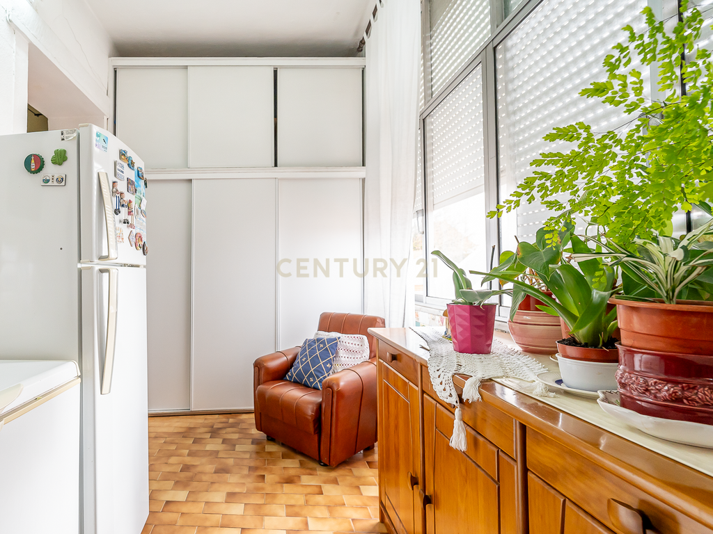 T4 em Arroios para remodelação com vista sobre Lisboa - Lisboa - Image 10