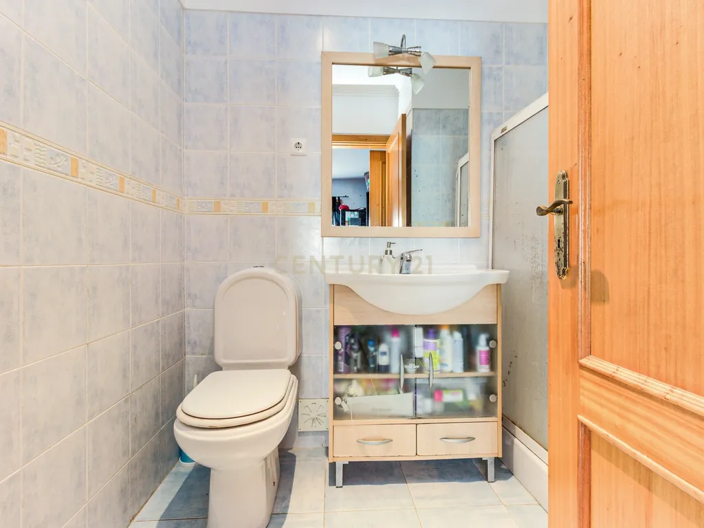 Apartamento T3 com Terraço e Acessibilidade em Amadora - Image 11