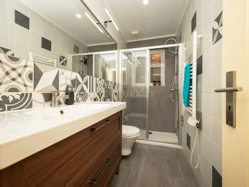 Apartamento T3 com terraço na Graça - Image 21