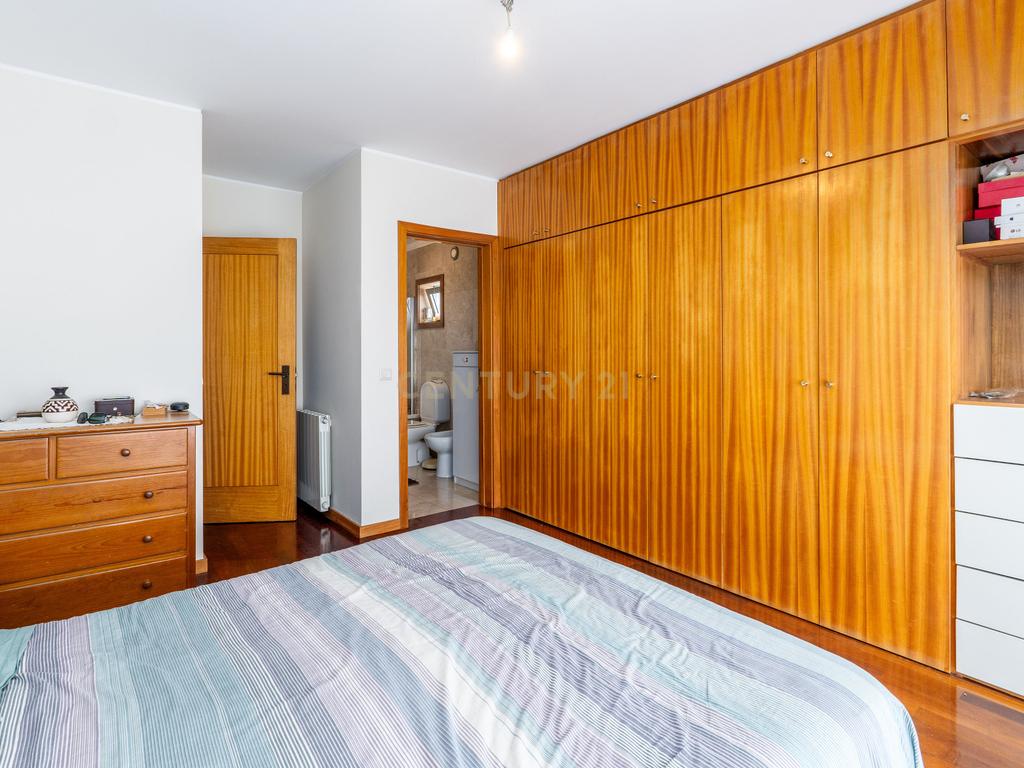 Apartamento "Cobertura" com terraço nas 3 frentes T4 (Atualmente T3 + Escritório) no Condomínio "Tílias do Atlântico" - Image 17