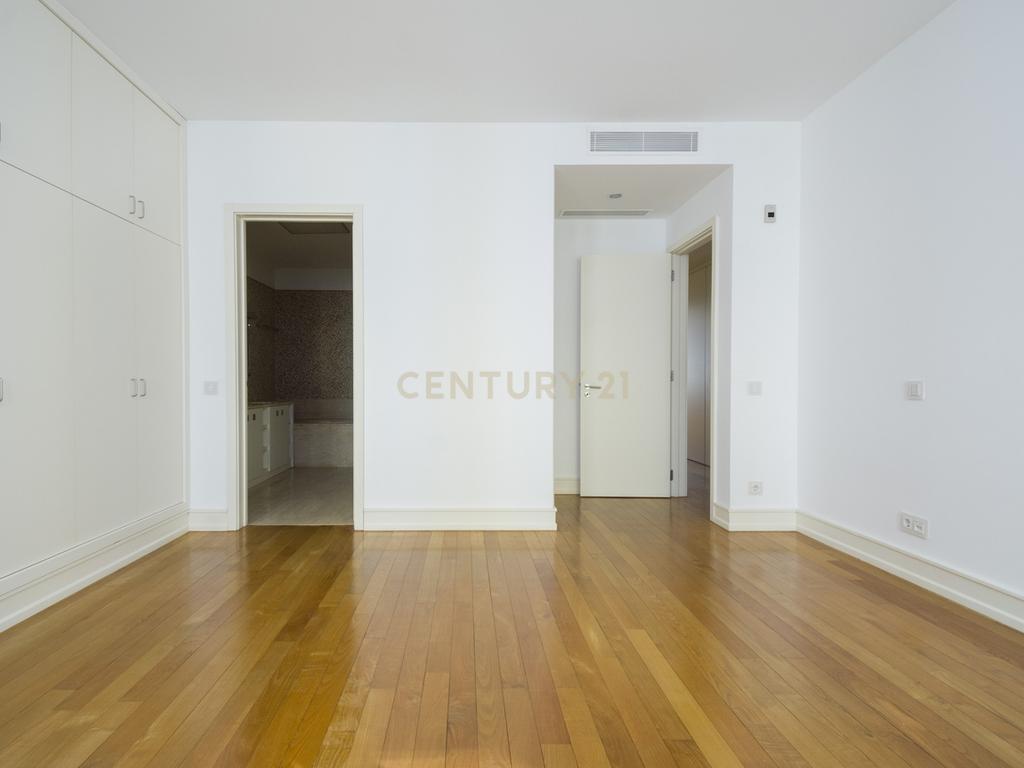 Apartamento T2 de Charme para Arrendamento na Avenida da Liberdade - Image 14