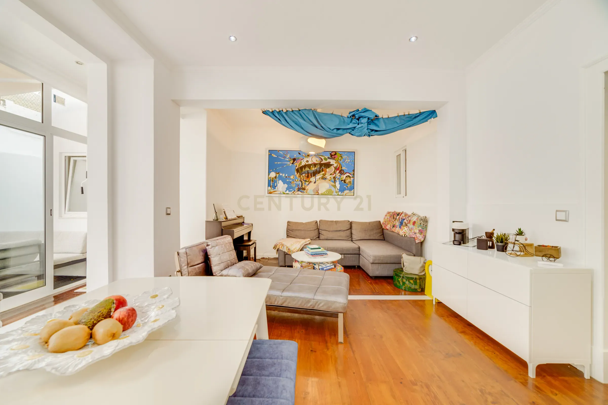 Apartamento T3 Remodelado e com Terraço no Alto de Santo Amaro – Alcântara - Image 10