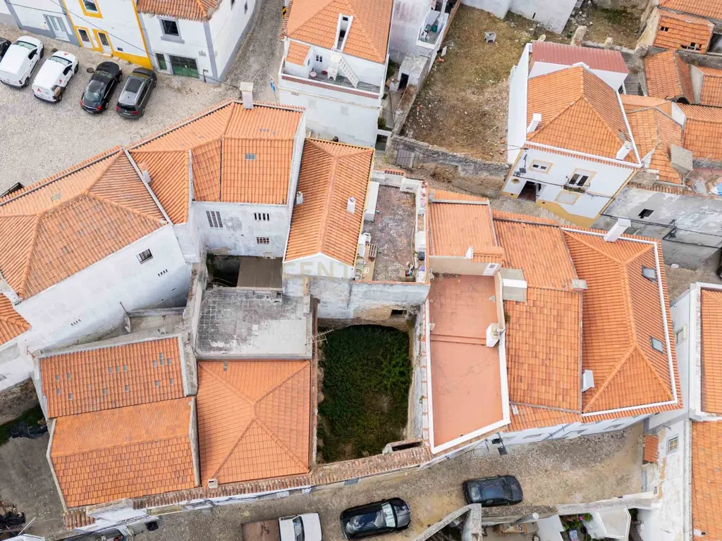 Moradia em ruinas no centro histórico de Palmela - Image 22