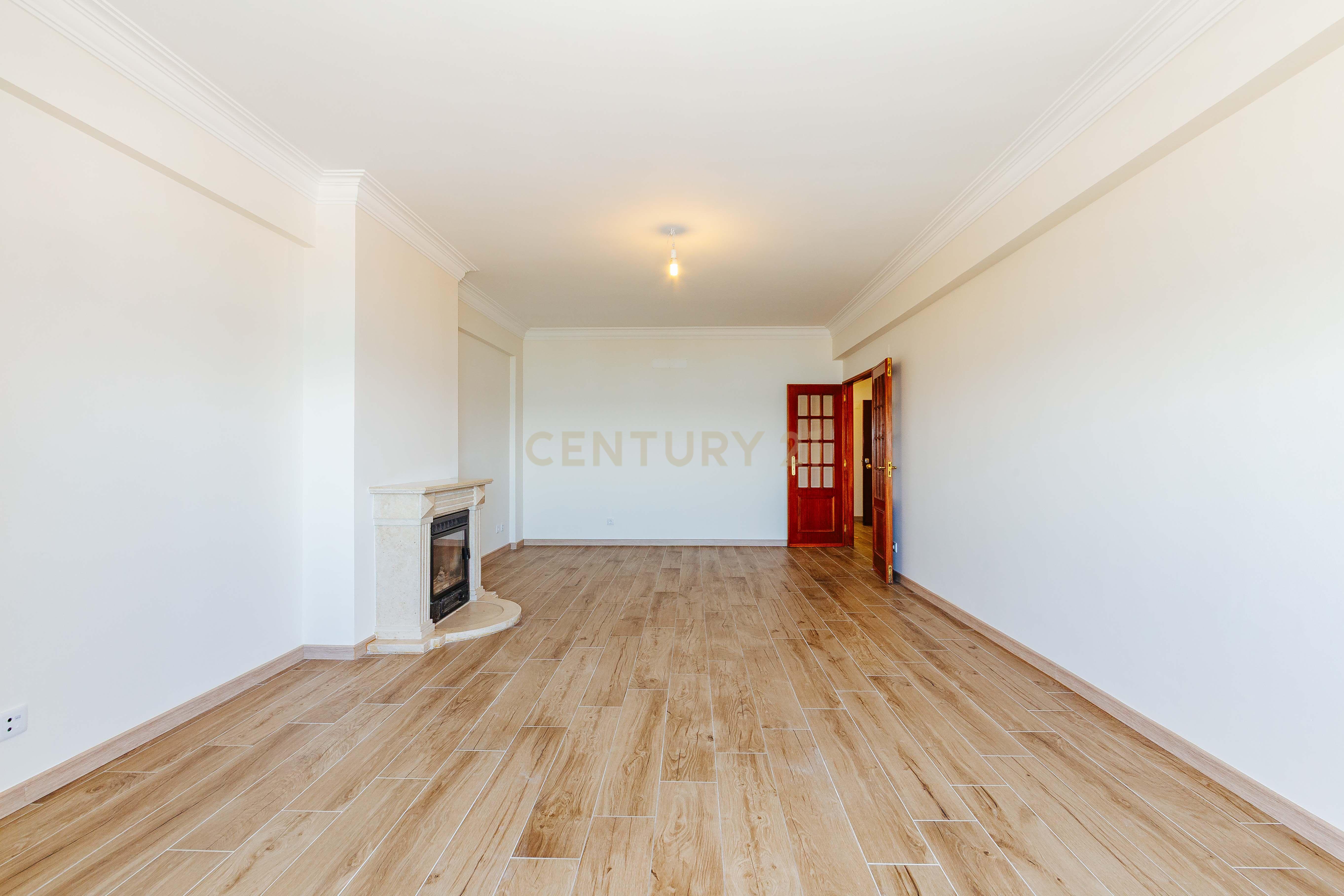 Apartamento T3 Renovado com Vista Rio em Santa Apolónia – Viva no Coração de Lisboa - Image 5