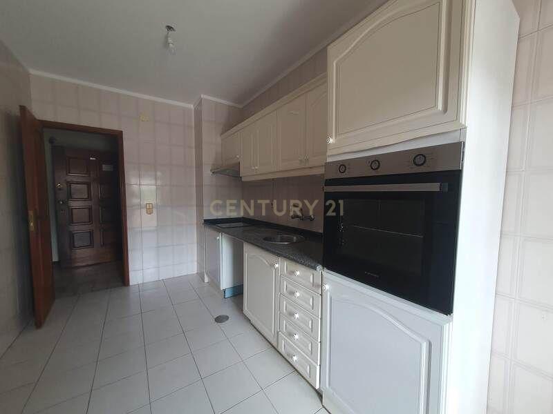 Apartamento T2 com uma área de 103 m2, localizado em Oliveira do Douro, V. N. Gaia - ARRENDADO - Image 13