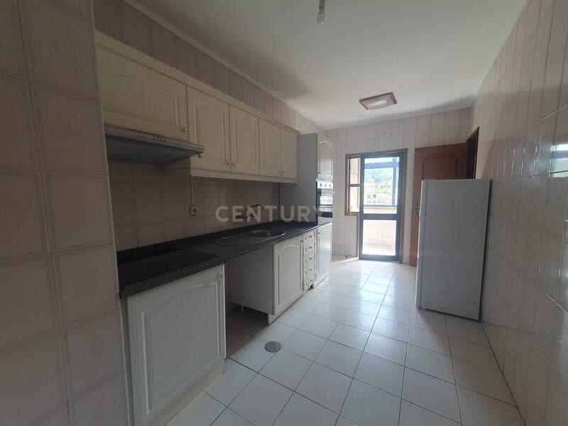 Apartamento T2 com uma área de 103 m2, localizado em Oliveira do Douro, V. N. Gaia - ARRENDADO - Image 12