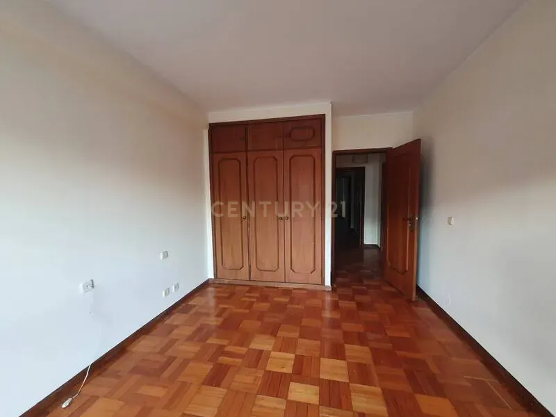 Apartamento T2 com uma área de 103 m2, localizado em Oliveira do Douro, V. N. Gaia - ARRENDADO - Image 8
