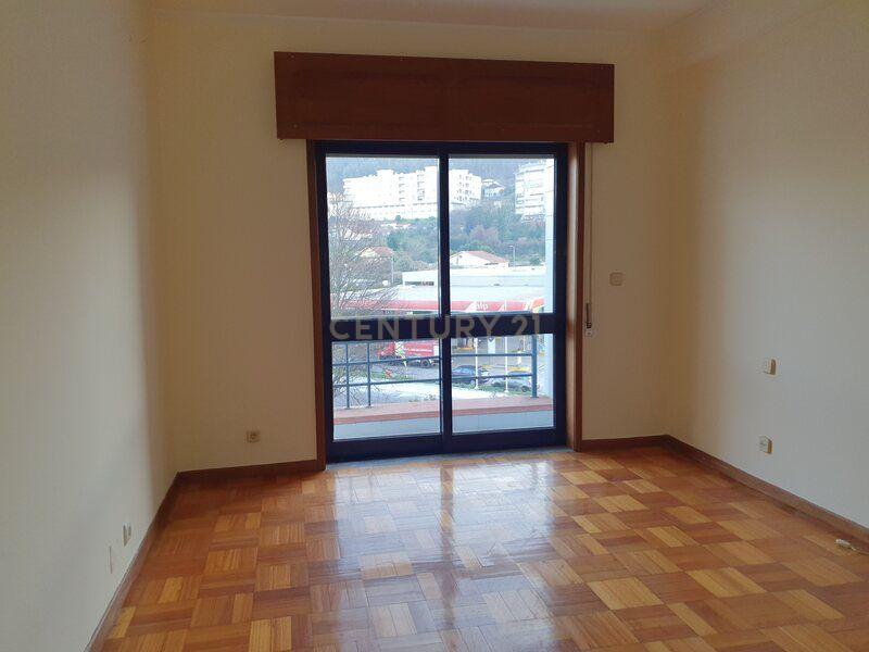 Apartamento T2 com uma área de 103 m2, localizado em Oliveira do Douro, V. N. Gaia - ARRENDADO - Image 7