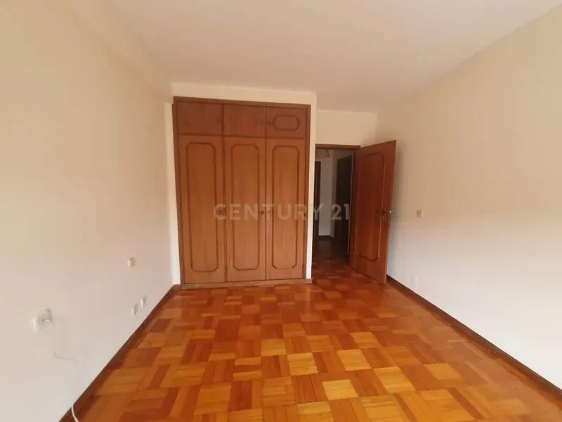 Apartamento T2 com uma área de 103 m2, localizado em Oliveira do Douro, V. N. Gaia - ARRENDADO - Image 11