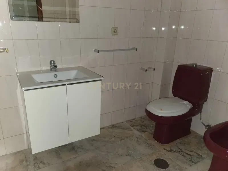 Apartamento T2 com uma área de 103 m2, localizado em Oliveira do Douro, V. N. Gaia - ARRENDADO - Image 15