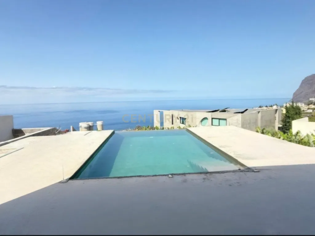 Luxuosa Moradia Nova em São Martinho, Funchal - Image 8