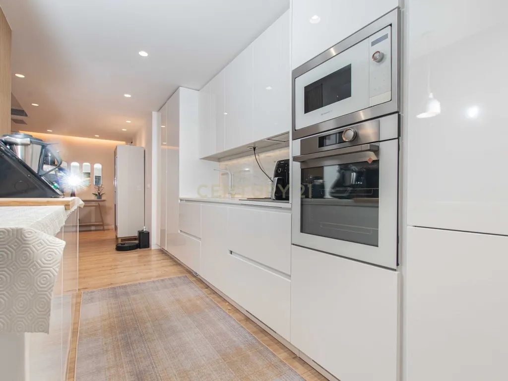 Apartamento T4 com Terraço e Box para 2 Viaturas | Jardim da Amoreira | Odivelas - Image 10