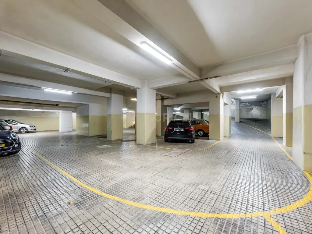 Espetacular Apartamento T5 com Terraço e Garagem, em São Domingos de Benfica, Lisboa - Image 55