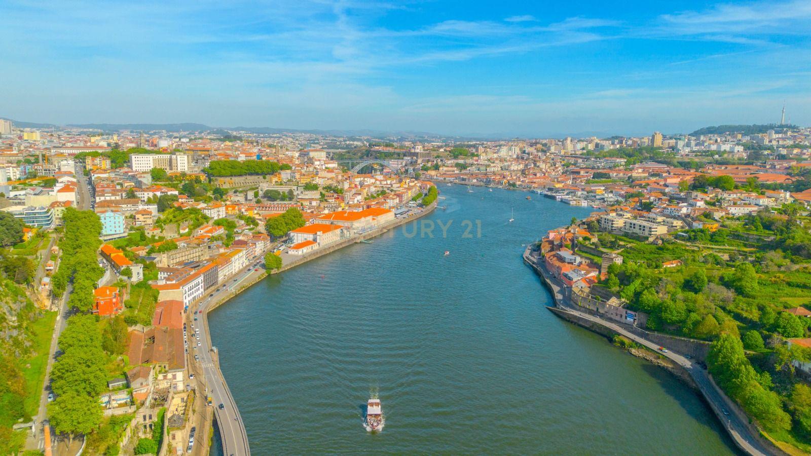 Fotografia 3 de Edifício com espectacular vista sobre o Douro, em Massarelos, Porto