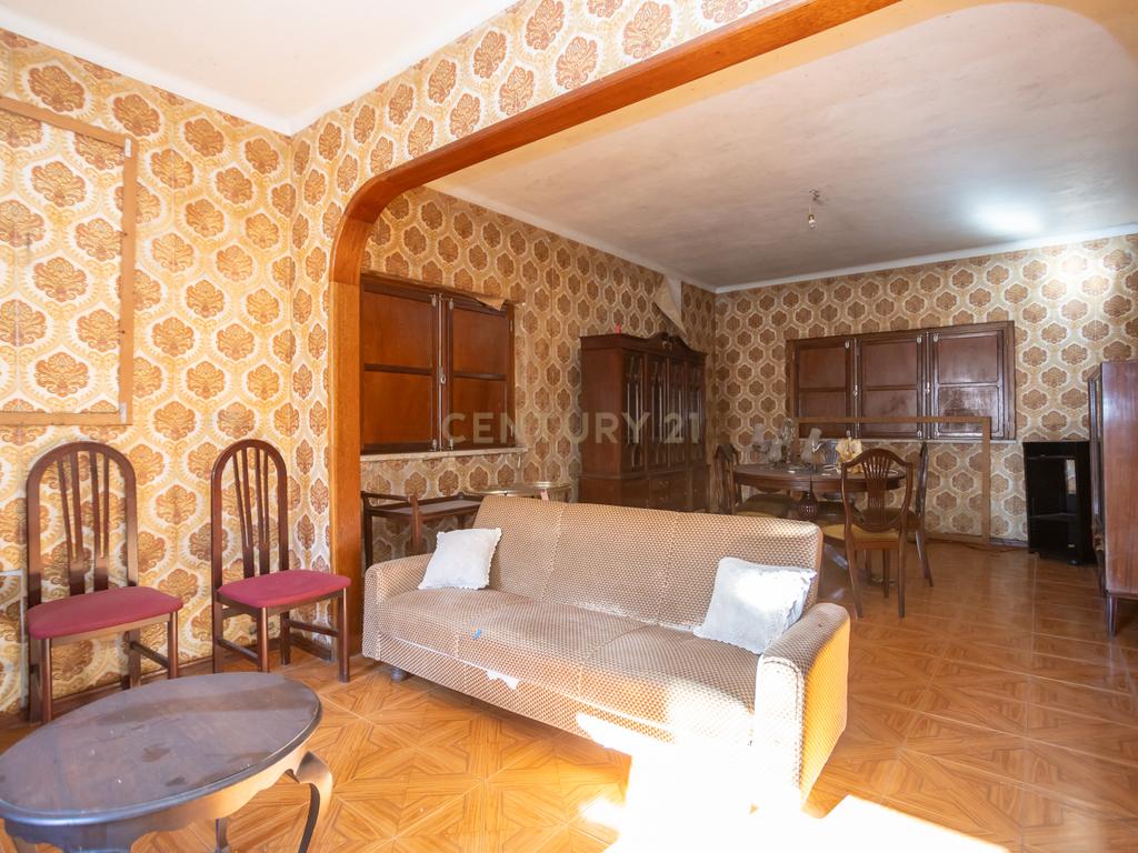 MORADIA TÉRREA T3 COM SÓTÃO E GARAGEM + MORADIA T5 (Benfeitoria) -  EM FERNÃO FERRO - Image 37