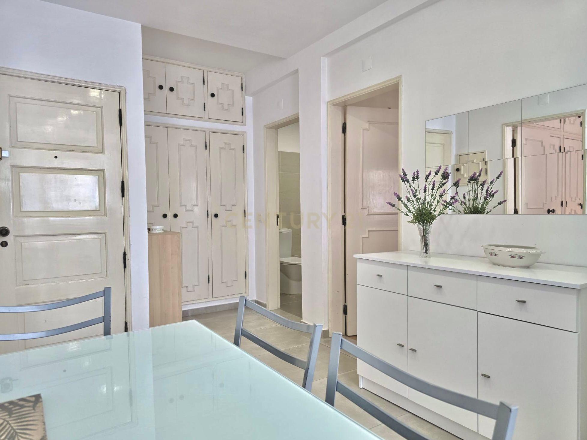 Fotografia 9 de Apartamento T1 com espaçosa arrecadação a 10 minutos a pé da Praia da Quarteira | Rua Patrão Lopes, Quarteira