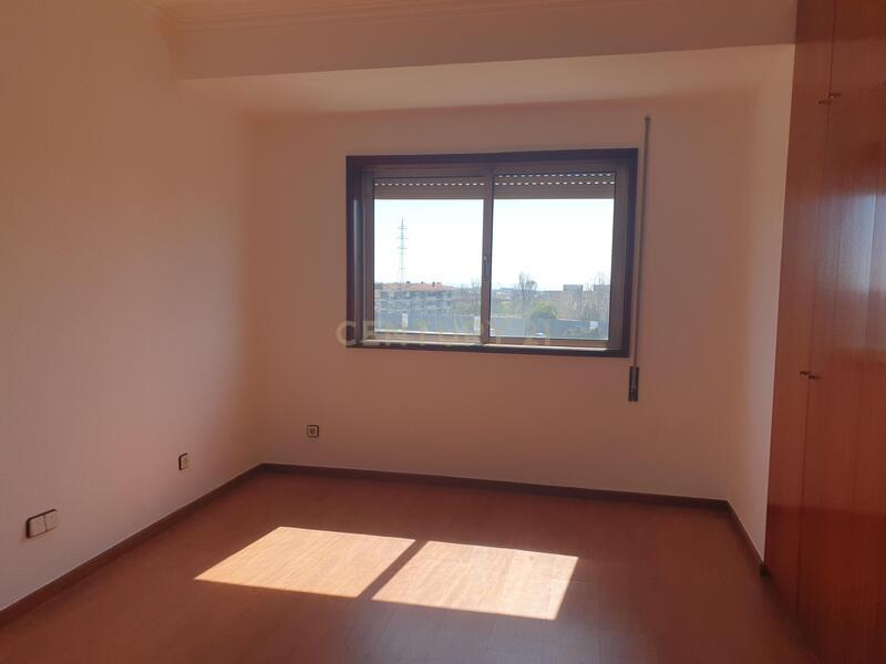 T4 com lugar de garagem em Canidelo - Image 15