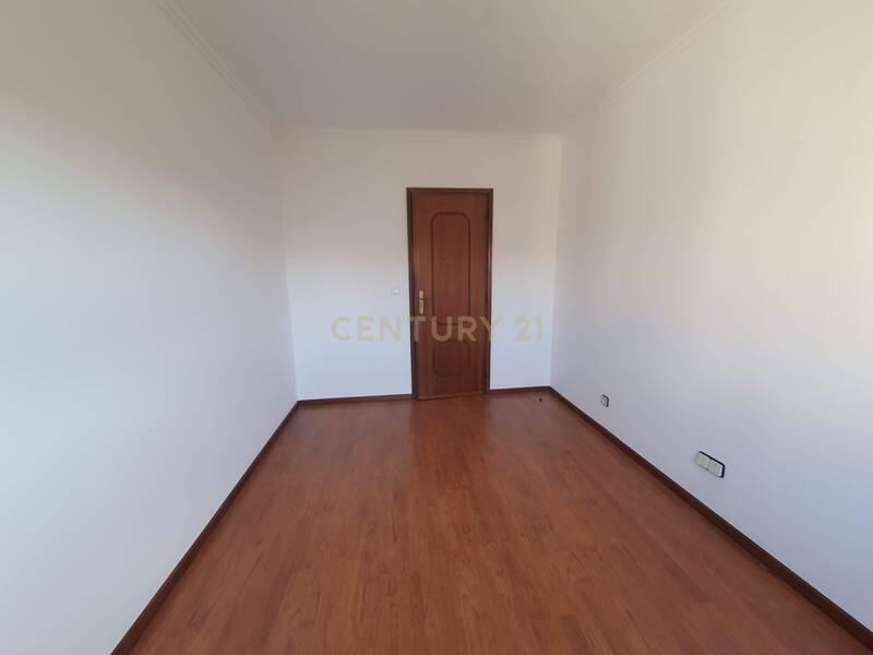 T4 com lugar de garagem em Canidelo - Image 22