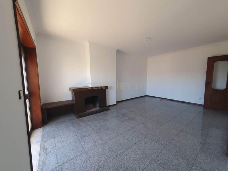 T4 com lugar de garagem em Canidelo - Image 5