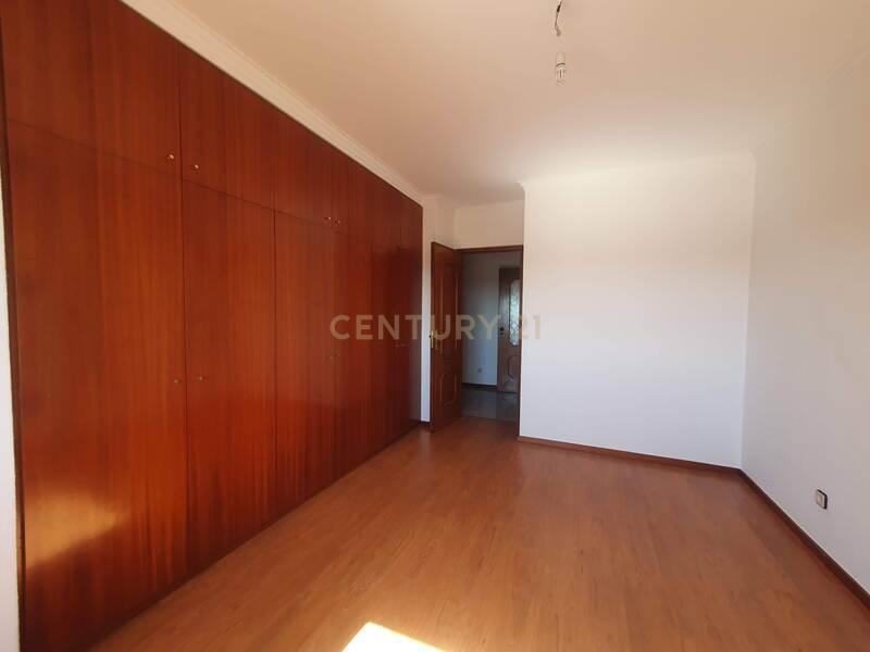 T4 com lugar de garagem em Canidelo - Image 16