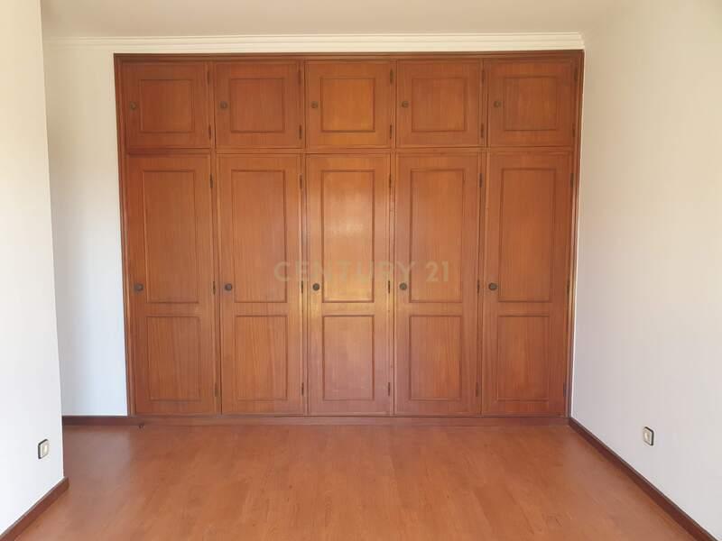 T4 com lugar de garagem em Canidelo - Image 19
