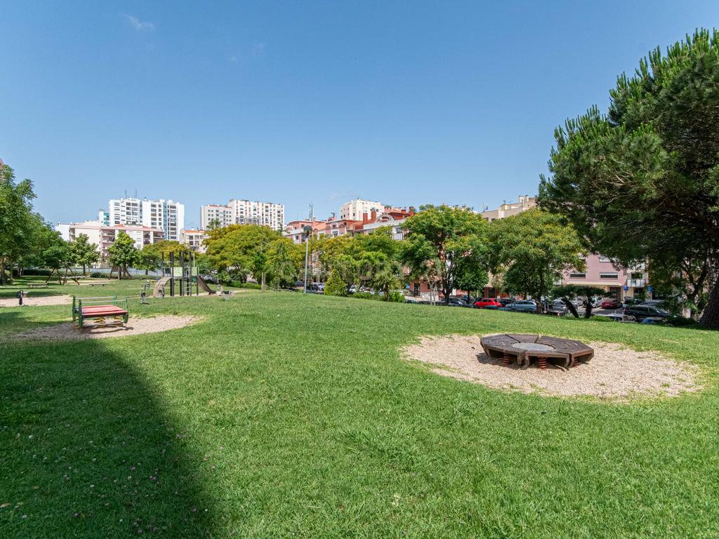 Loja em Alfragide - Quinta Grande - Excelente Oportunidade de Investimento - Image 17