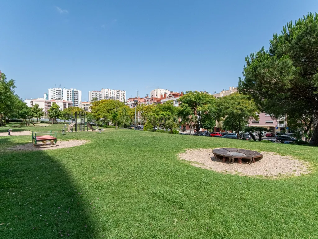 Loja em Alfragide - Quinta Grande - Excelente Oportunidade de Investimento - Image 17