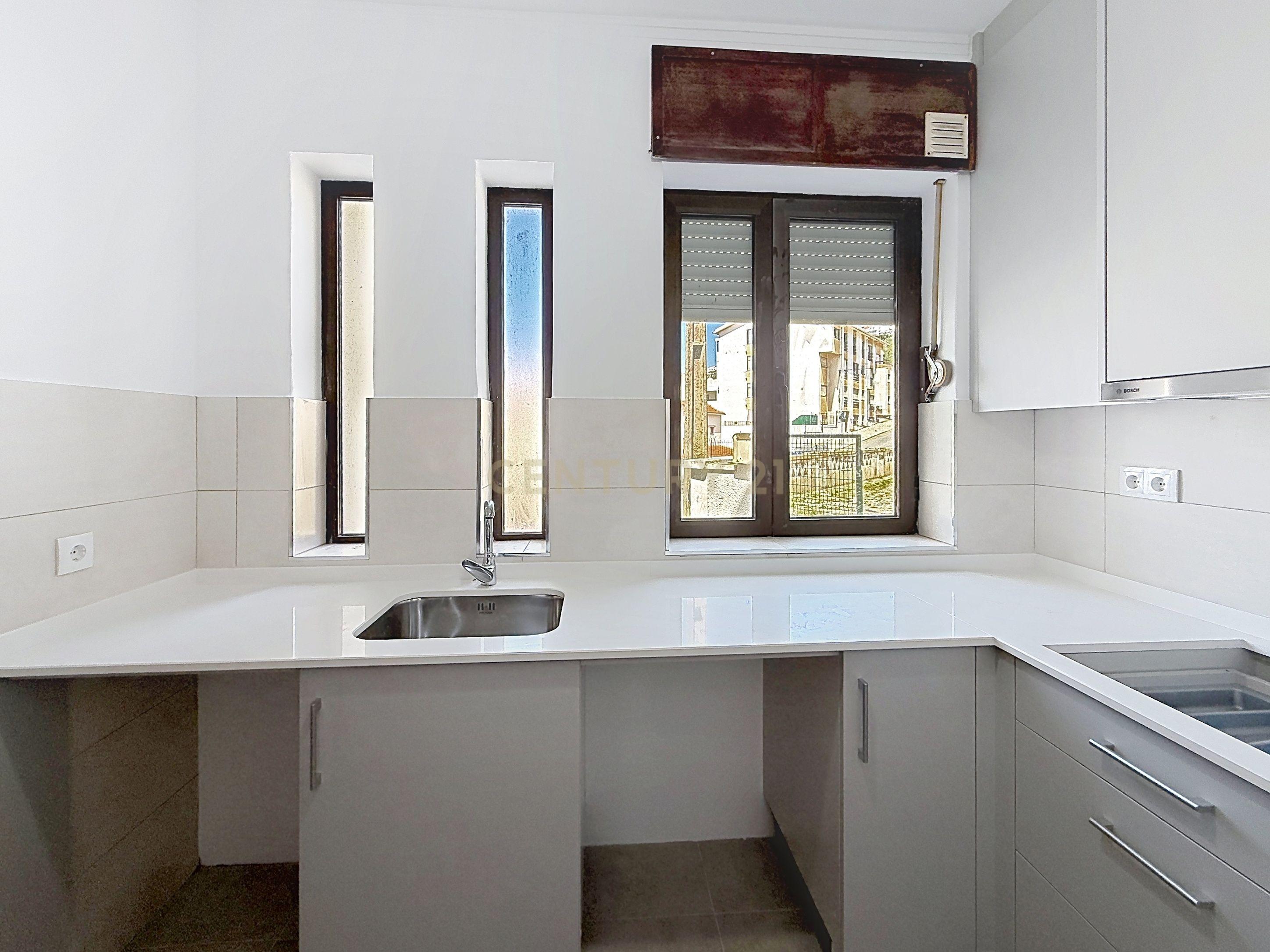 Fotografia 2 de T1+1 Renovado no Centro da Nazaré | Pronto a Habitar | 225.000€