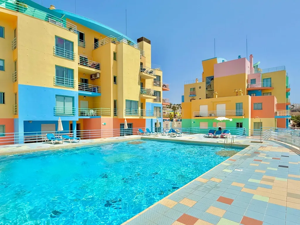 Apartamento T1, na 1a linha sobre a Marina de Albufeira, com garagem e piscina. - Image 19