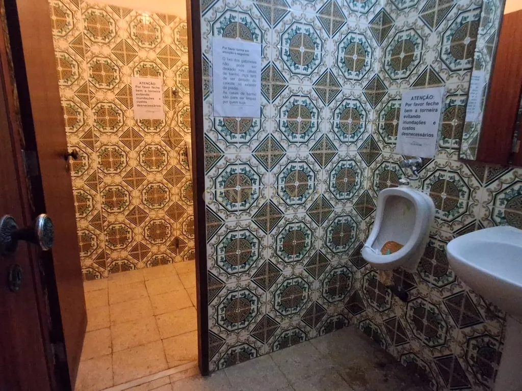 ATENÇÃO INVESTIDORES! Excelente oportunidade de investimento na Amadora. Escritório com 34 m² de área total, dividido em duas salas e corredor. - Image 10