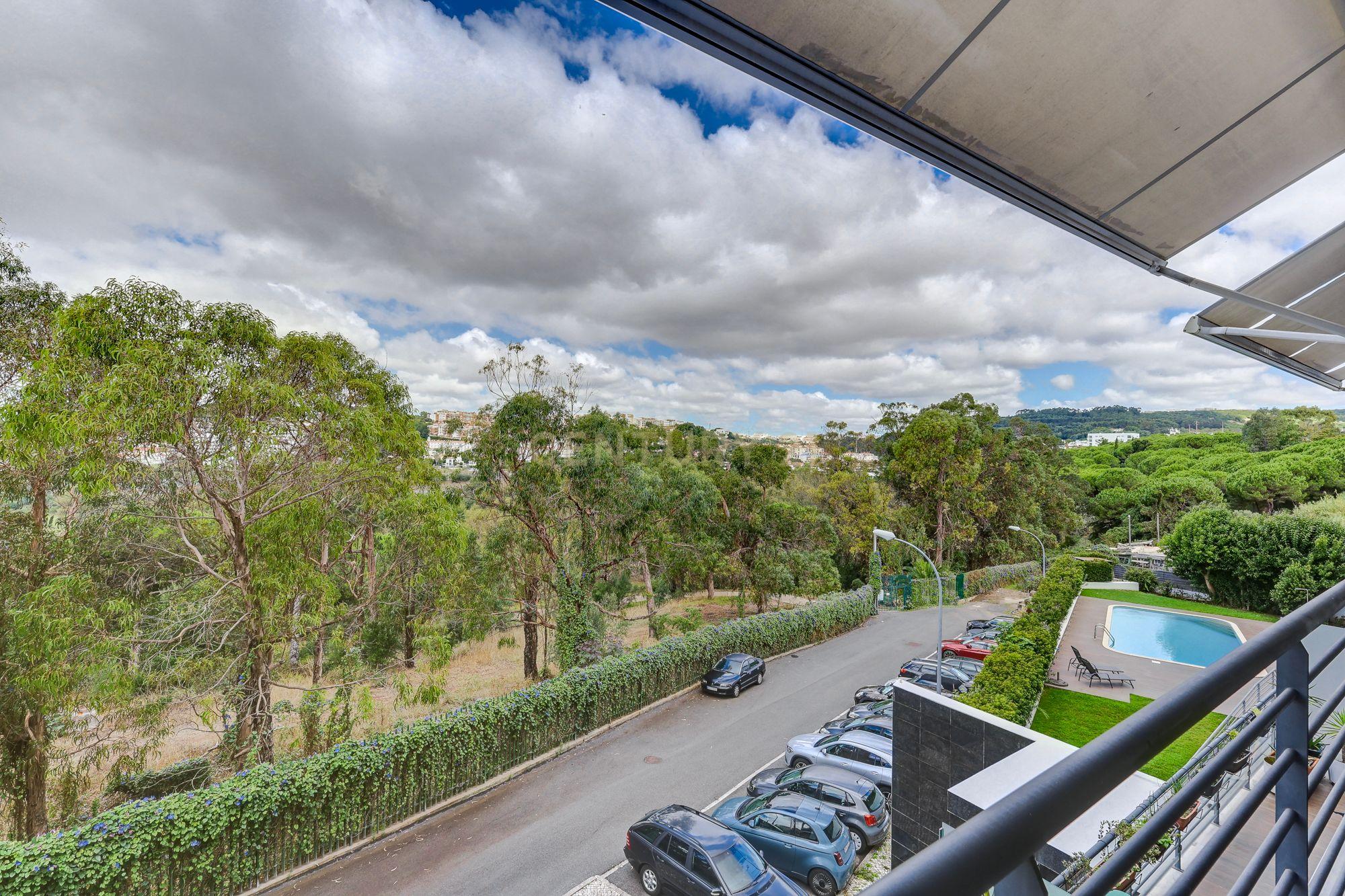 Fotografia 6 de Apartamento T3 com vista panorâmica sobre o Jamor em condomínio fechado com piscina e ginásio