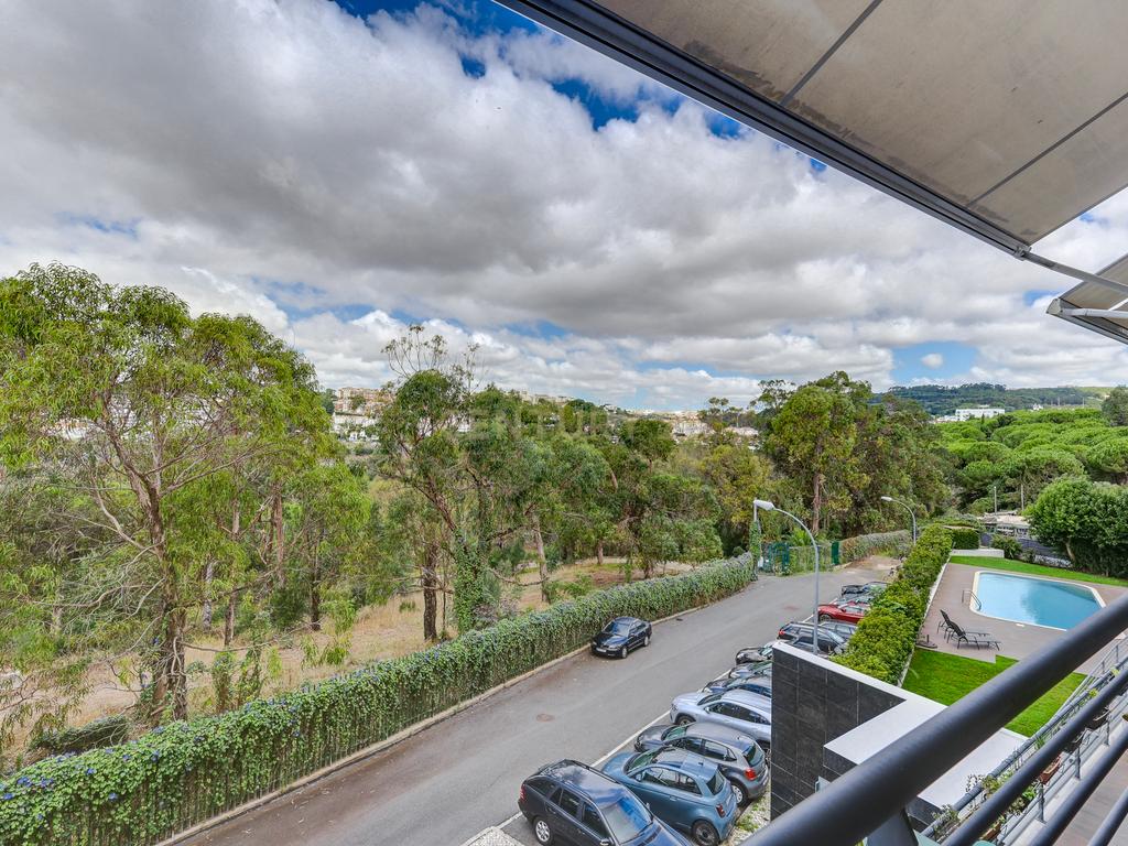 Apartamento T3 com vista panorâmica sobre o Jamor em condomínio fechado com piscina e ginásio - Image 6