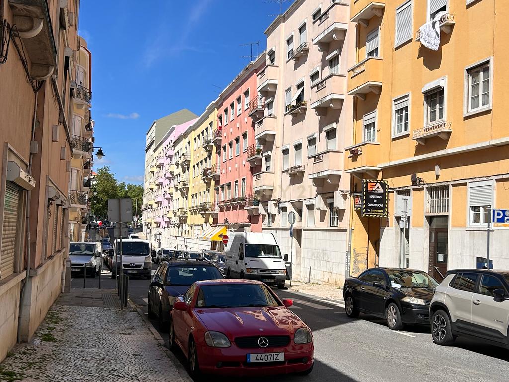 Apartamento T3+1  - Praça do Areeiro - Lisboa - Image 1