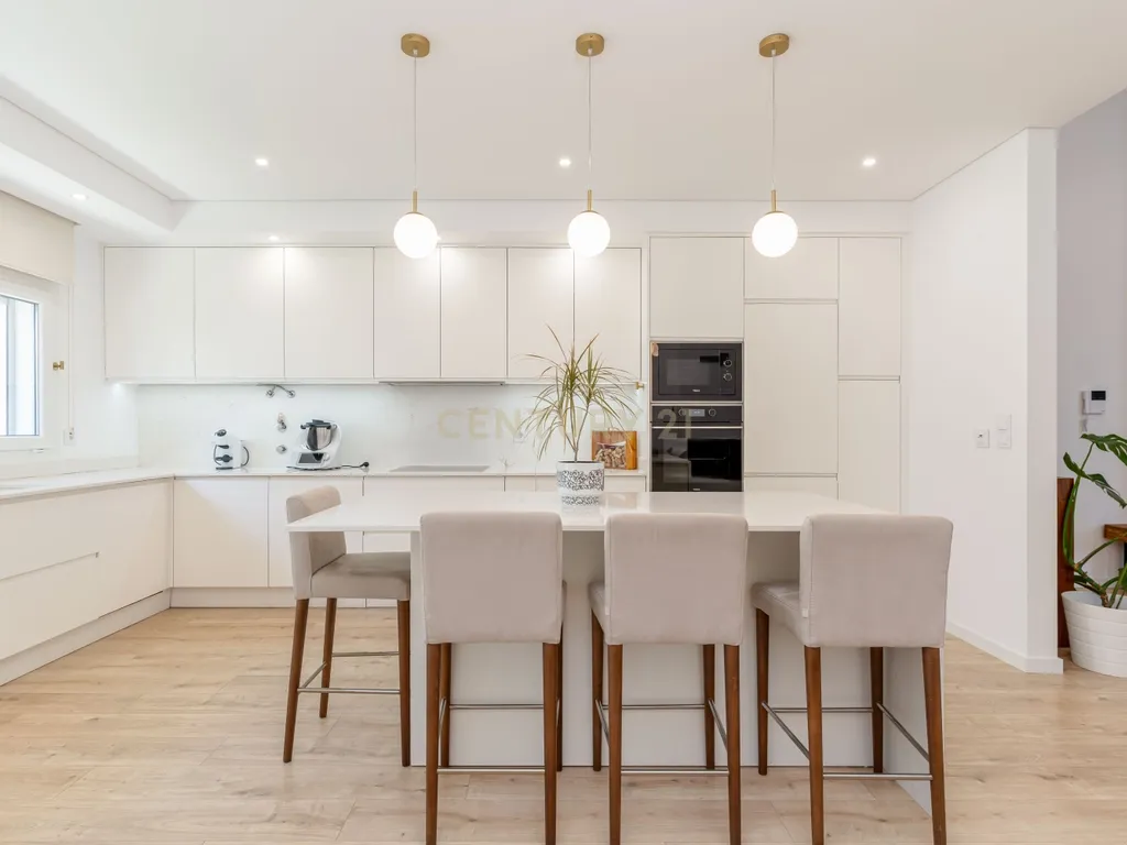 Moradia T4 Térrea de excelência com piscina e casa independente de 50m2 | Quinta da Marquesa - Image 3