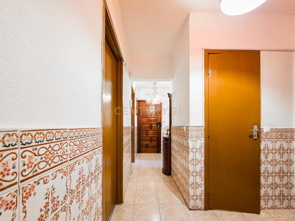 Excelente oportunidade! Apartamento T3 Vale da Amoreira - Image 13