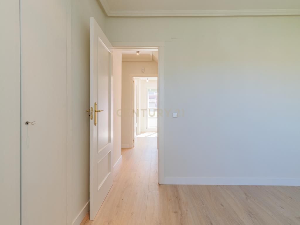 Chalet adosado con jardín en calle Unicornio, Aravaca - Image 30