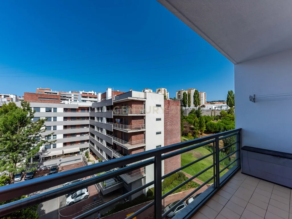 T3 nas Colinas do Cruzeiro | Conforto, Varandas e 2 Lugares de Garagem - Image 31