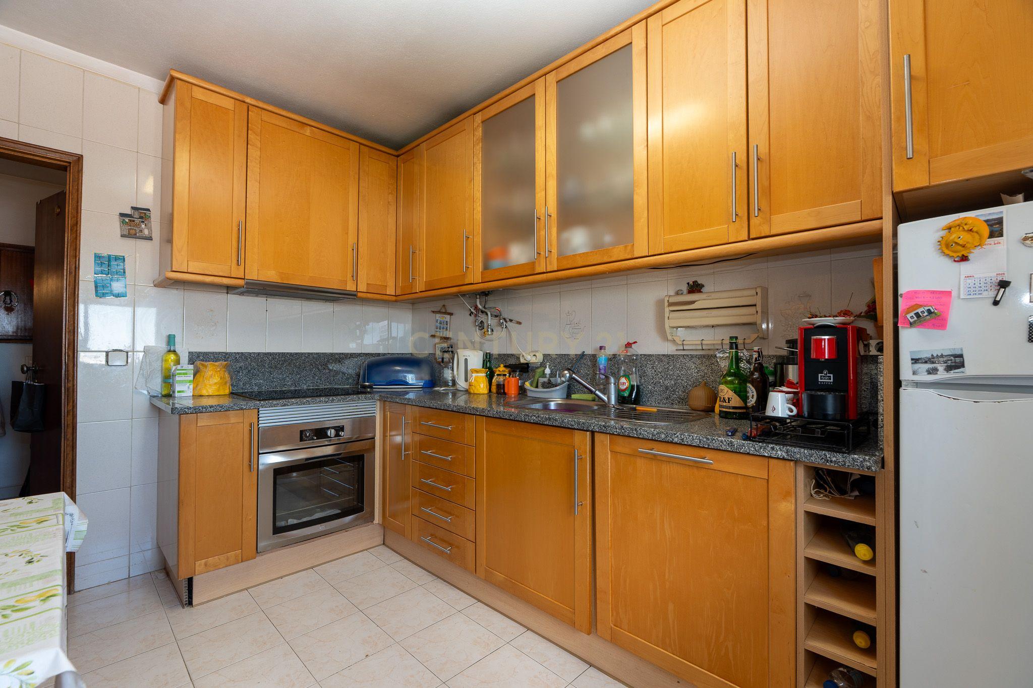 **Fantástico apartamento T4 com arrecadação*** - Image 7
