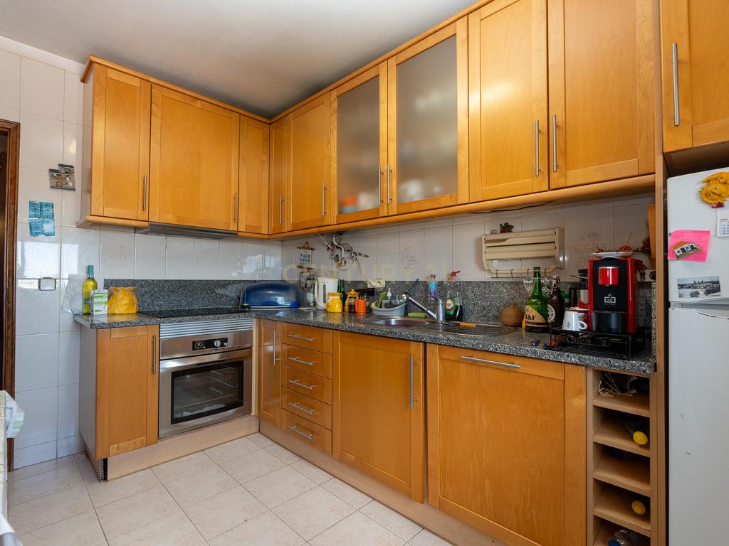 **Fantástico apartamento T4 com arrecadação*** - Image 7