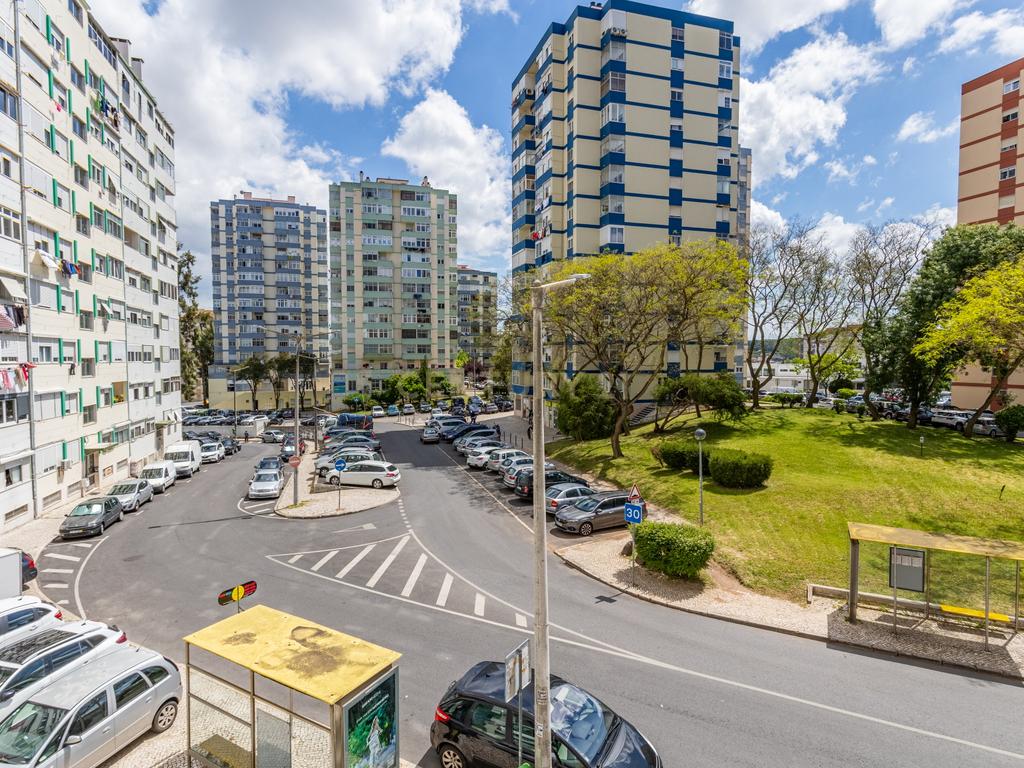 Apartamento T2 na Urbanização Codivel - Odivelas - Image 4