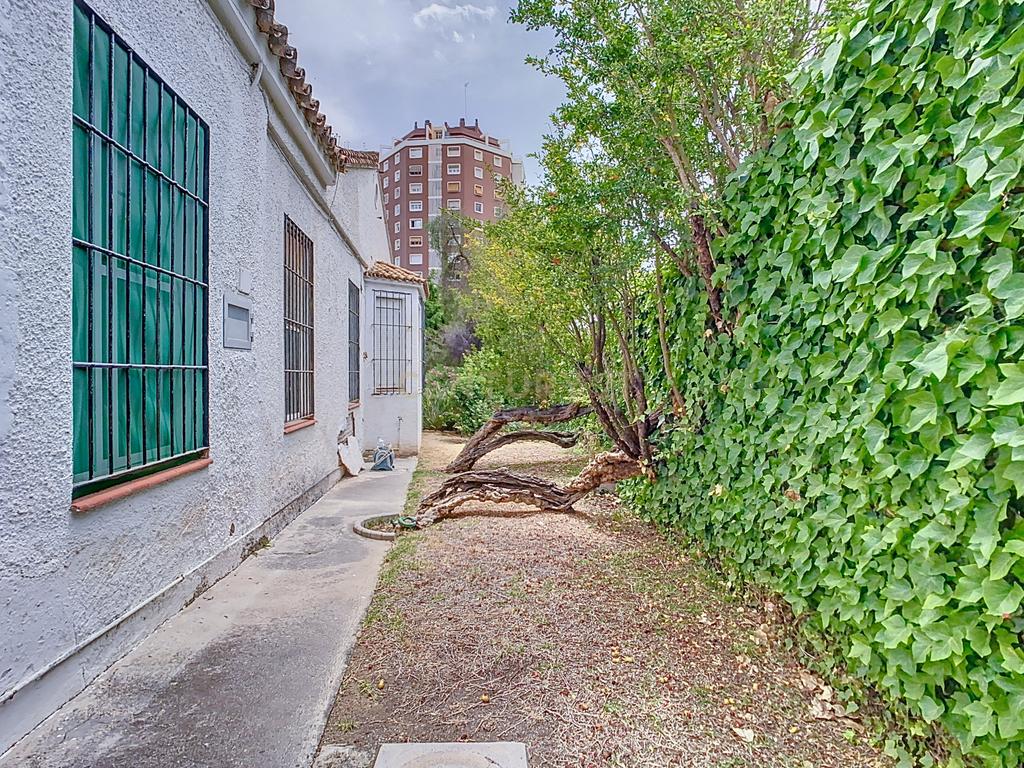 À Venda! Terreno Urbanizável com Edificações em El Limonar, Málaga - Image 20